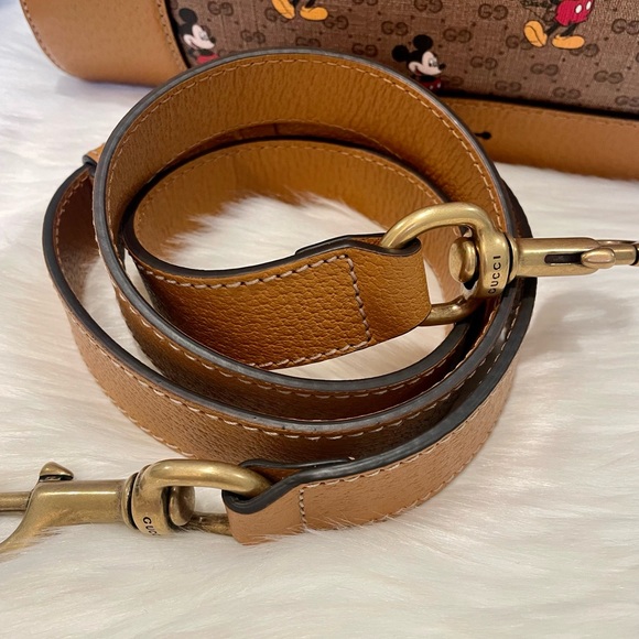 GUCCI x Disney Mickey Duffle Bag Collector’s Item (Unused) - Picture 11 of 15